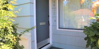 Charming 2 bed 1 bath Furnished, Utilities Included Gallery 5