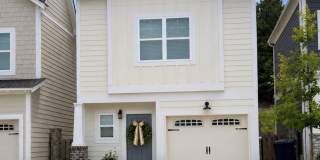 3 Bedroom house with fenced backyard and garage! Gallery 1