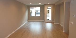 Amazing 4 Bedroom/3.5 Bathroom Townhome Gallery 7