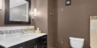 Charming 2BR Condo in Saint Louis Gallery 17