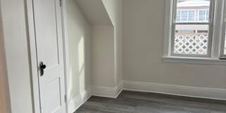 Single Family Home 3 bedroom 1 bath new paint flooring with basement fenced in yard Gallery 15