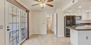 Upgraded 2 bedroom 2 bath upstairs condo Gallery 27