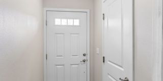 Beautiful 3 bedroom townhome Gallery 23