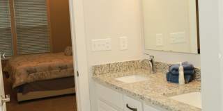 Room in 8 Bedroom Home at Grace Ln Gallery 3
