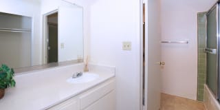 Emerald Victoria Apartments Gallery 29