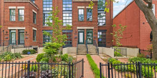 Amazing 2br 2ba Loft Residence in Heart of Capitol Hill w parking Gallery 1