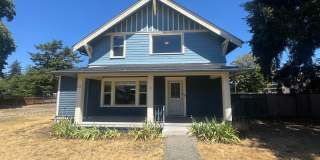 Huge 4 bedroom -A stones throw to PLU! Gallery 3