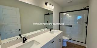 Brand-New 4 Bedroom Open w/Concept Living – Lee’s Summit Schools Gallery 11