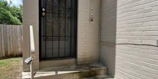 Move In Special! *LOCATION* Fabulous 1/1 with extra space ONE BLOCK off the St Mary's strip and close to the Pearl! Move in Ready! Gallery 3