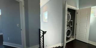 Great, modern 2 bedroom 2.5 bath available in South Austin! Gallery 23