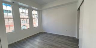 725 W Pratt Gallery 43