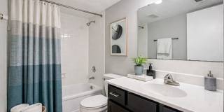 Edgewater Apartments Gallery 18