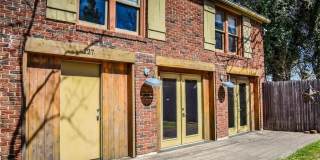 Unique with a Artsy Flare    2 Bed/1.5 Bath in Edgemere Park $995/month! Gallery 1