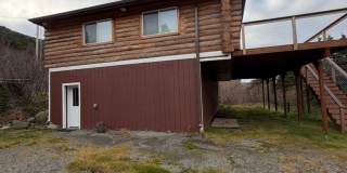 Peaceful hillside log home Gallery 1