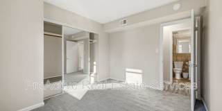 1006 Barclay Square Gallery 15