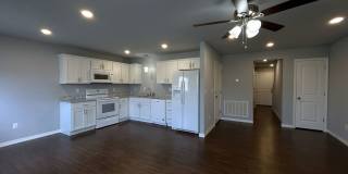 Townhouse with Garage - Minutes from Downtown Rogers Gallery 4