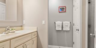 Furnished Pet-Friendly 30-Day Extended Stay Riverfront Condo Gallery 42