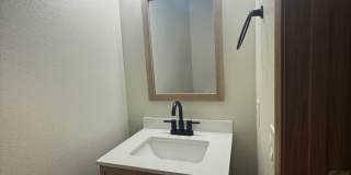 Beautiful 2 Bedroom, 1.5 Bath Condo for Rent! Gallery 6