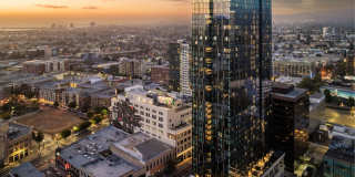 1900 Broadway Gallery 77