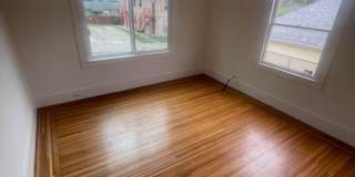 Great House in Oakland with a yard! 2 Beds, 1 Bath Gallery 36