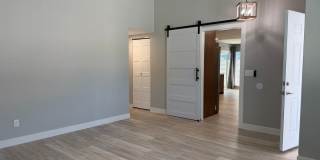 Absolutely gorgeous 3 bedroom 2 bath house Gallery 9