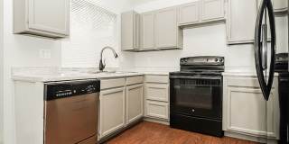 2 WEEKS FREE RENT PLUS  FREE iPad or 55” TV if moved in by 4/30! Comfortable 3bd/1ba Home Close to Trails, Shopping, and Easy Commutes Gallery 9