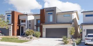 Amazing 4 bed | 2 1/2 bath | 2 car garage in Desert Canyon with washer/dryer/fridge Gallery 1