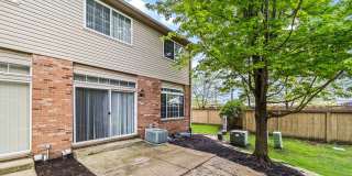 End Unit Three Bedroom Two and a Half Bath in North Naperville Gallery 13
