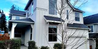 Spacious, Modern and Immaculate 4 bedroom, Convenient Location in Poulsbo Gallery 1
