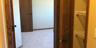 Beautiful West Side 3 Bed/2.5 Bath Townhome! Gallery 28