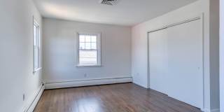 109 E River Road Gallery 20