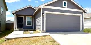 *MOVE IN SPECIAL* Comfortable Living with Open Kitchen & Fenced Yard! Gallery 1