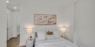 Columbia Heights 2BR 2BA w/Parking & Private Patio Garden Gallery 16