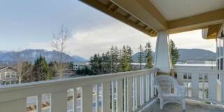 Sunny & Bright Upper Unit in Snoqualmie Ridge Gallery 14