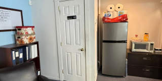 423 YORK Road Gallery 12