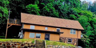 2 Bedroom / 1 Bath chalet style Mtn Retreat duplex Gallery 1