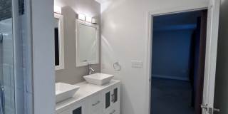 Modern 3-Level North Side Townhome with Garage Gallery 20