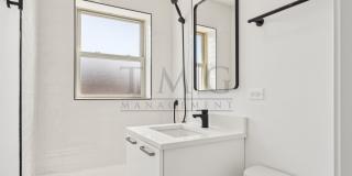Modern Andersonville Studio with High-End Finishes & Abundant Natural Light! Gallery 11