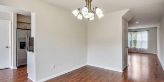 Updated 4 level TH w/ 2 FB & 2 "1/2" baths + One car garage! Gallery 13