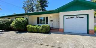 Beautifully Renovated 2‑Bedroom Duplex Near Downtown Napa & Fuller Park Beautifully Renovated 2‑Bedroom Duplex Near Downtown Napa & Fuller Park Gallery 1