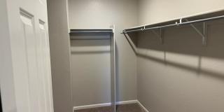 Spacious 3BR House in Aurora Gallery 14
