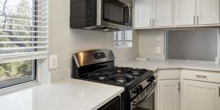Foxchase Apartments Gallery 12