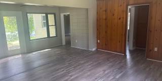 Charming 3-Bedroom Home on a Small Pond in Leesburg Gallery 4