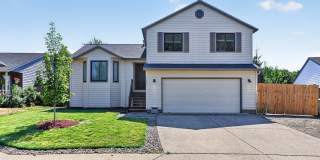 Beautifully Updated 3-Bedroom Tri-Level Home in Sherwood Gallery 1