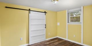 102 Roosevelt Road Gallery 24