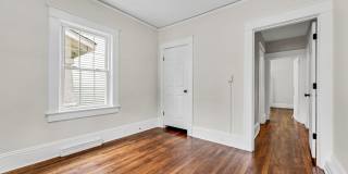 Four Bedroom 2 bath House with office on W Friendly Ave in Greensboro-near UNCG Gallery 17