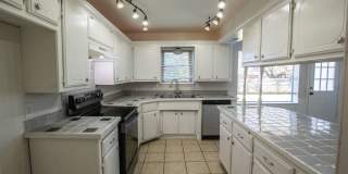 MORE SPACE. MORE CONVENIENCE. A GREAT CENTRAL MOORE LOCATION. Gallery 12