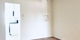 1860 N Alexandria Ave Gallery 11