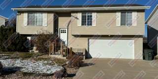 Single Family Home with 4 Bedrooms Gallery 1