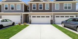 PRIVATE POOL & CLUBHOUSE!! 3 Bedroom, 2.5 Bathroom Townhome in Ankeny! Gallery 1